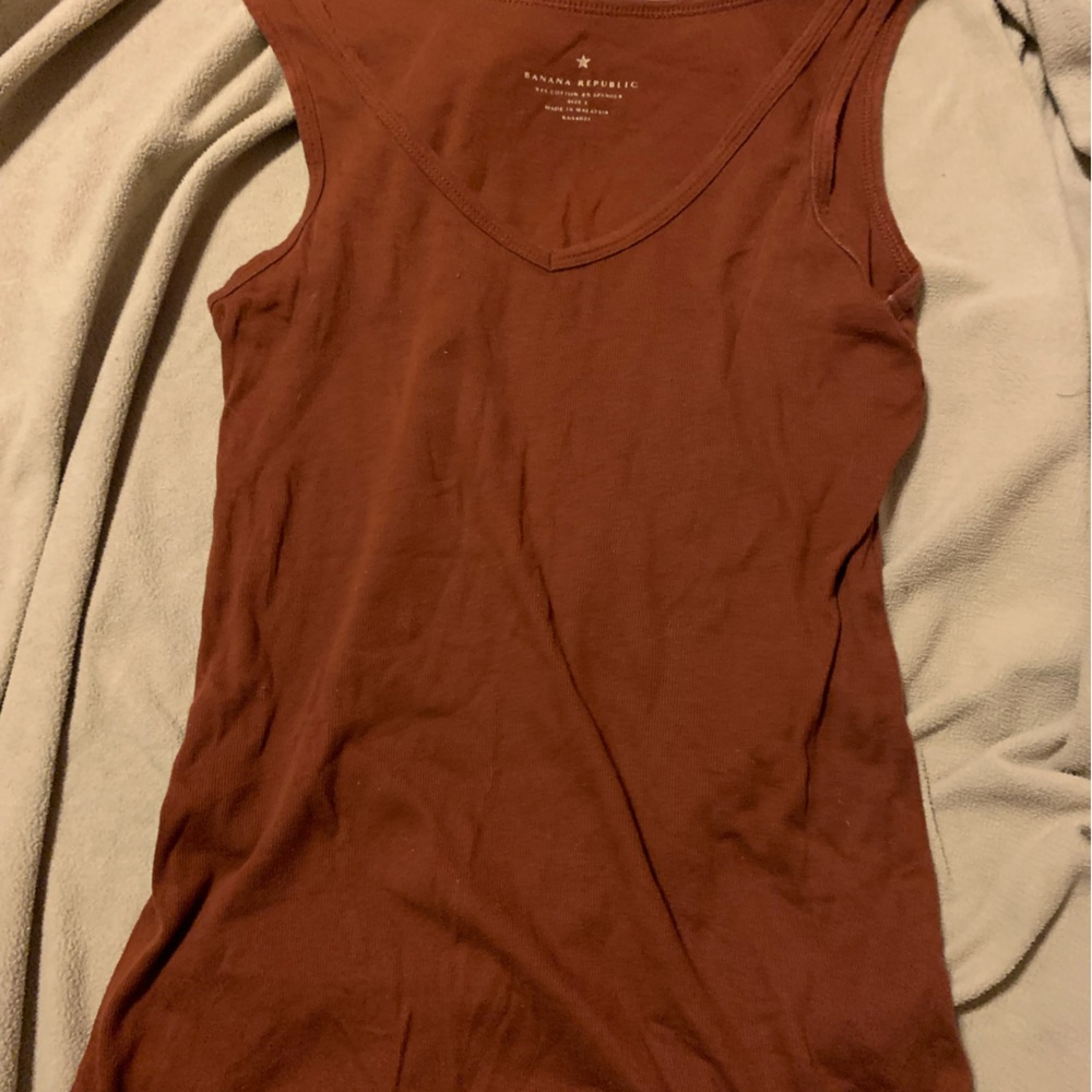 brown tank top